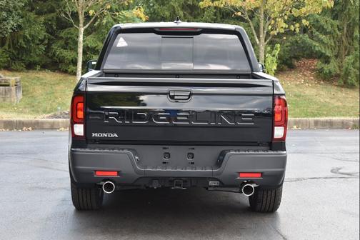 Crystal Black Pearl 2026 Honda Ridgeline RTL