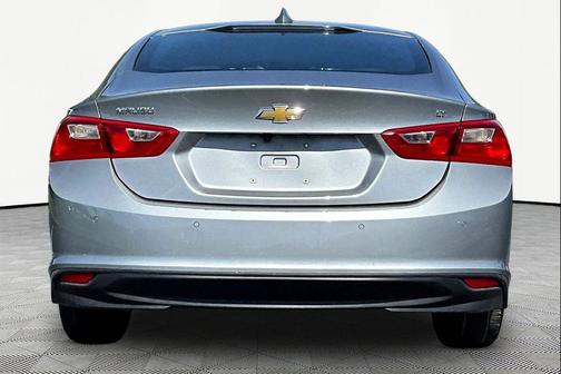 Sterling Gray Metallic 2024 Chevrolet Malibu FWD 1LT