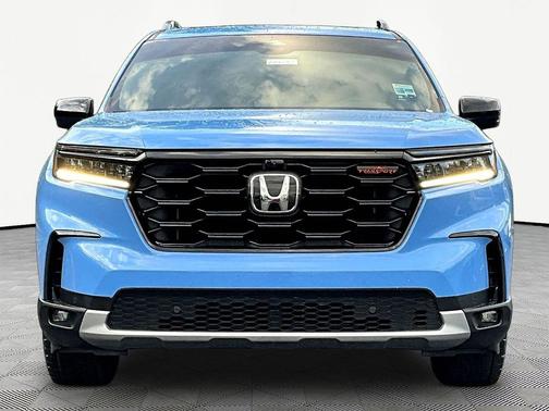 Diffused Sky Pearl 2024 Honda Pilot TrailSport