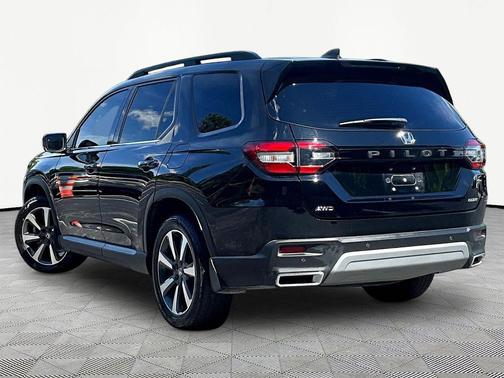 Crystal Black Pearl 2023 Honda Pilot AWD Elite