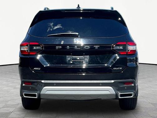 Crystal Black Pearl 2023 Honda Pilot AWD Elite