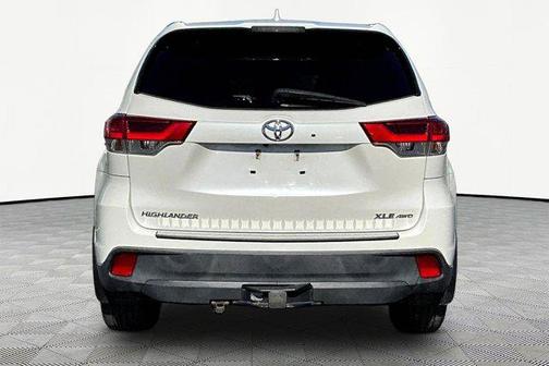 Blizzard Pearl 2019 Toyota Highlander SE