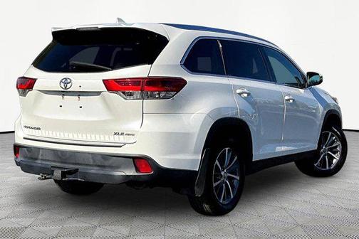 Blizzard Pearl 2019 Toyota Highlander SE