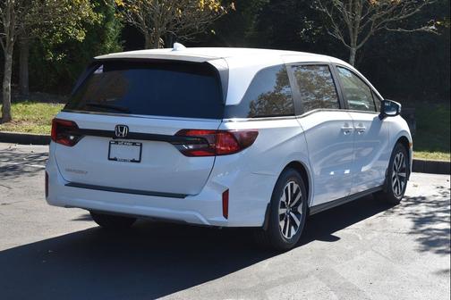 Platinum White Pearl 2026 Honda Odyssey EX-L
