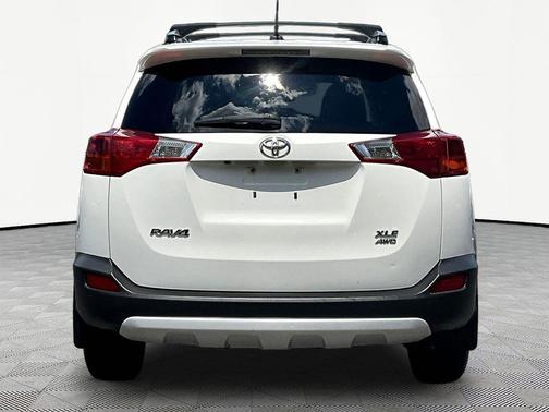 Super White 2015 Toyota RAV4 XLE