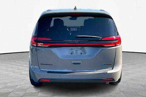 Ceramic Gray Clearcoat 2022 Chrysler Pacifica Hybrid Limited