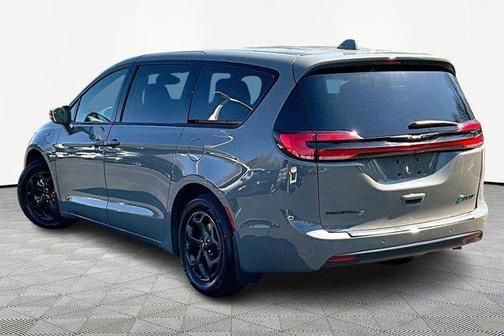 Ceramic Gray Clearcoat 2022 Chrysler Pacifica Hybrid Limited