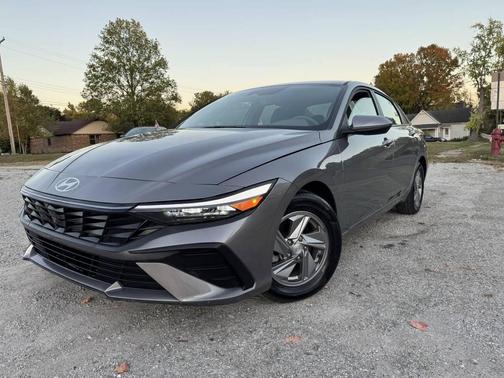 2024 Hyundai ELANTRA SE