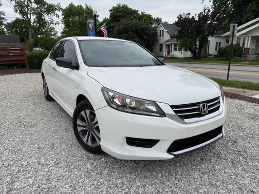 White 2015 Honda Accord LX 4dr Sedan CVT