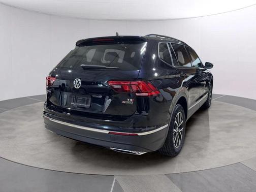 Pearl Metallic 2018 Volkswagen Tiguan 2.0T SE 4MOTION