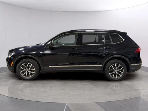 Pearl Metallic 2018 Volkswagen Tiguan 2.0T SE 4MOTION