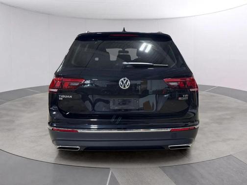 Pearl Metallic 2018 Volkswagen Tiguan 2.0T SE 4MOTION