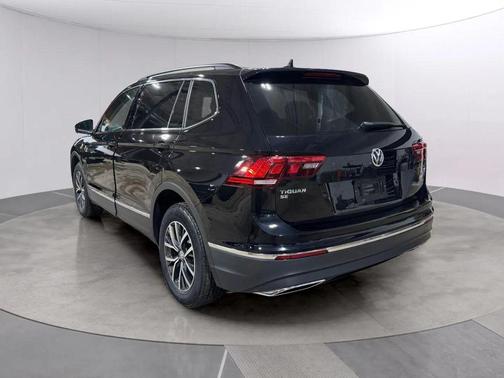 Pearl Metallic 2018 Volkswagen Tiguan 2.0T SE 4MOTION