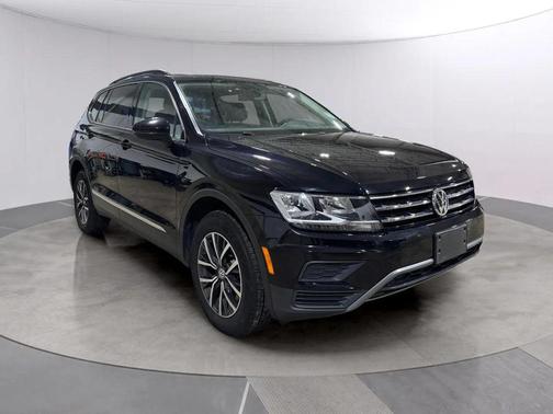 Pearl Metallic 2018 Volkswagen Tiguan 2.0T SE 4MOTION