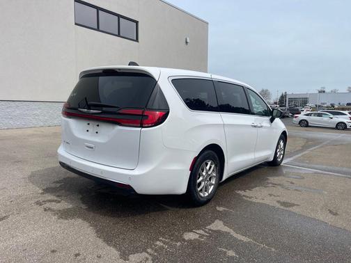 Bright White Clearcoat 2025 Chrysler Pacifica L