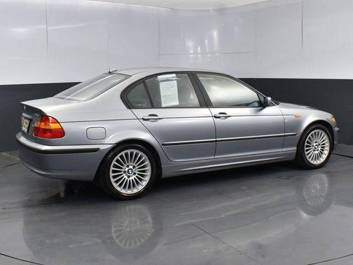 2004 BMW 325 325i