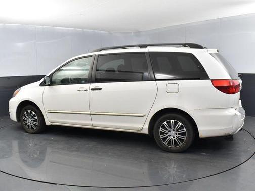 2004 Toyota Sienna LE