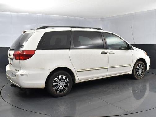 2004 Toyota Sienna LE