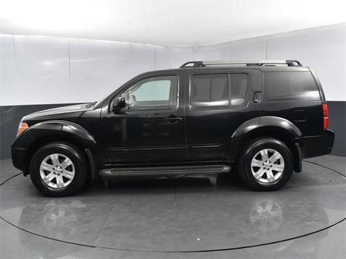 2005 Nissan Pathfinder LE