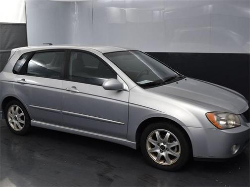 2005 Kia Spectra5 Base