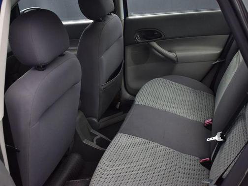 2005 Ford Focus ZX4 SE