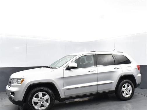 Photo 5 of 33 of 2011 Jeep Grand Cherokee Laredo