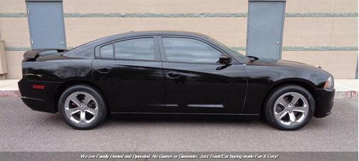 Photo 2 of 32 of 2012 Dodge Charger SE