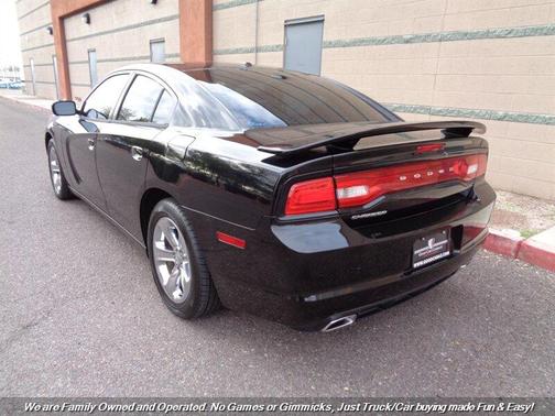 Photo 5 of 32 of 2012 Dodge Charger SE