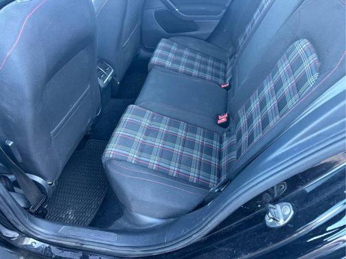 2016 Volkswagen Golf GTI 2.0T S 4-Door