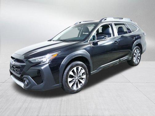 Crystal Black Silica 2025 Subaru Outback Limited