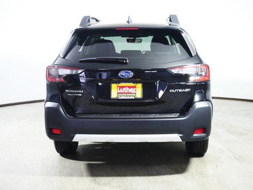 Crystal Black Silica 2025 Subaru Outback Limited