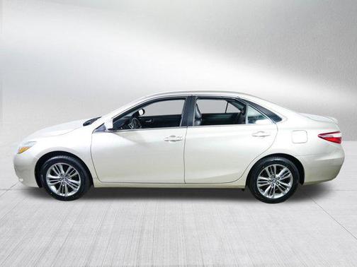 Creme Brulee Mica 2017 Toyota Camry SE