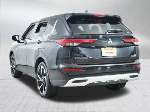 2023 Mitsubishi Outlander PHEV SE
