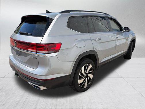 Silver Mist Metallic 2024 Volkswagen Atlas 2.0T SE w/Technology 4MOTION