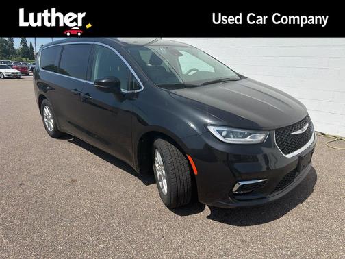 Brilliant Black Crystal Pearlcoat 2023 Chrysler Pacifica Touring L