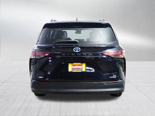 2021 Toyota Sienna LE