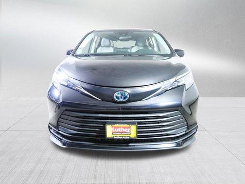 2021 Toyota Sienna LE