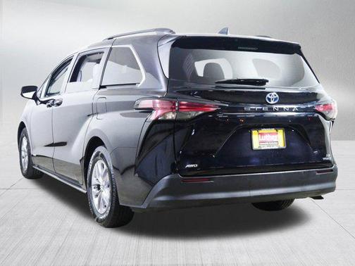 2021 Toyota Sienna LE