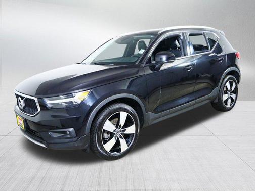 2021 Volvo XC40 T5 Momentum