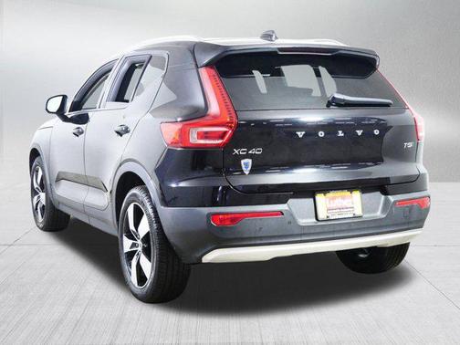 2021 Volvo XC40 T5 Momentum
