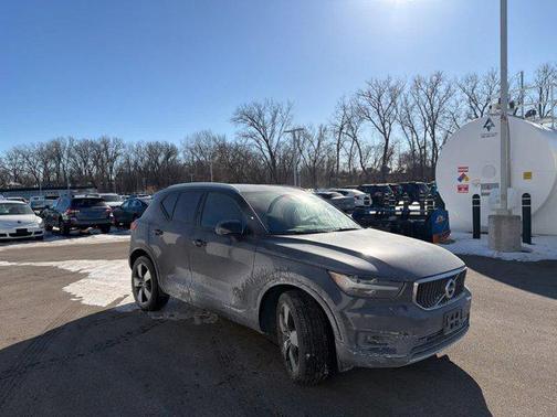 2021 Volvo XC40 T5 Momentum