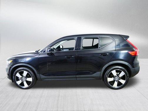 2021 Volvo XC40 T5 Momentum
