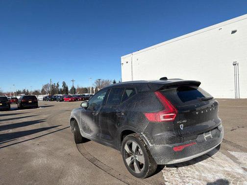 2021 Volvo XC40 T5 Momentum