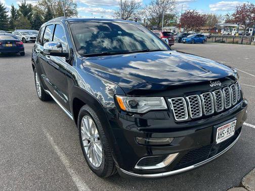Diamond Black Crystal Pearlcoat 2017 Jeep Grand Cherokee Summit