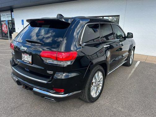 Diamond Black Crystal Pearlcoat 2017 Jeep Grand Cherokee Summit
