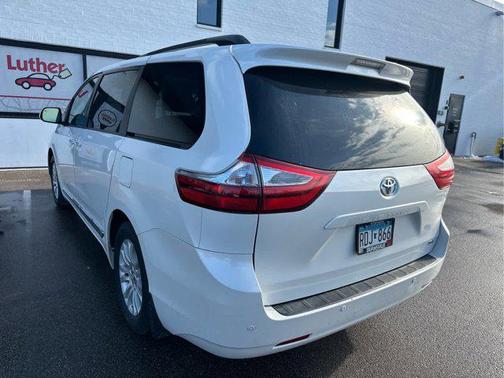 2017 Toyota Sienna XLE Premium