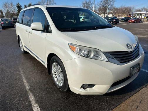 2017 Toyota Sienna XLE Premium