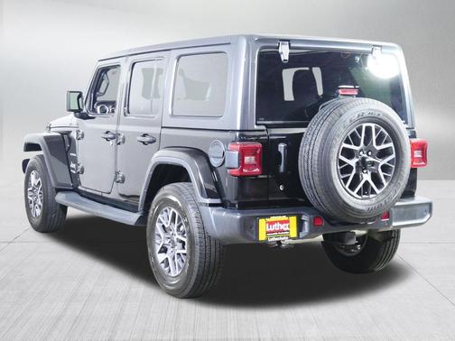 Black Clearcoat 2019 Jeep Wrangler Unlimited Sahara