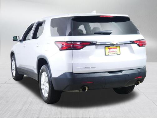 Silver Ice Metallic 2022 Chevrolet Traverse LS