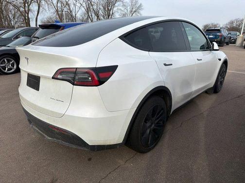 Pearl White Multi-Coat 2024 Tesla Model Y Long Range